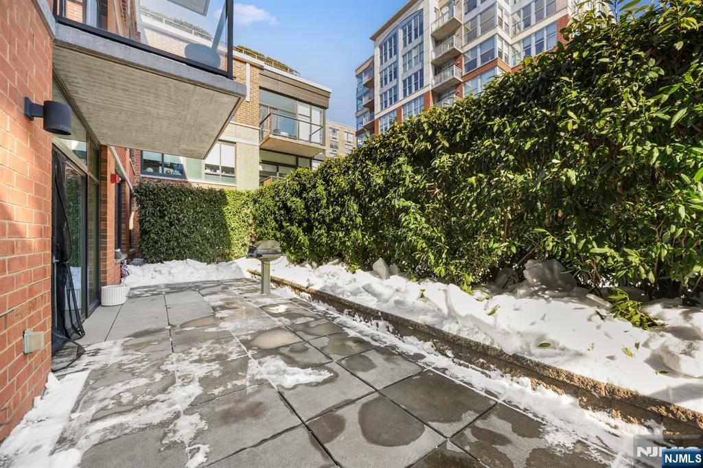 1100 Maxwell Lane 422