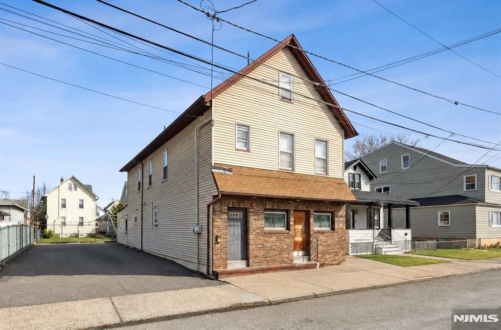 77 Maple Avenue