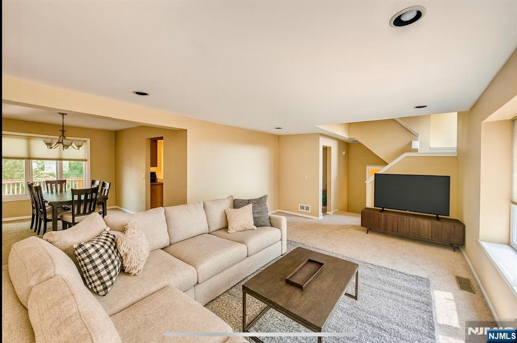 48 Clarken Drive 243