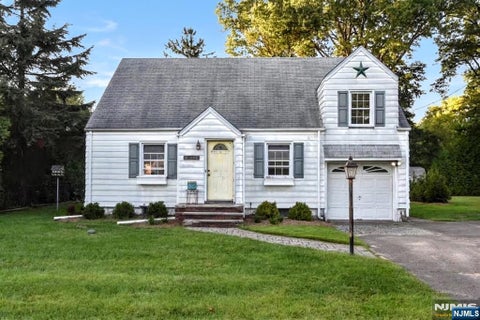 Photo of 25 Stanley Court, North Haledon, NJ 07508 (MLS # 26034401)