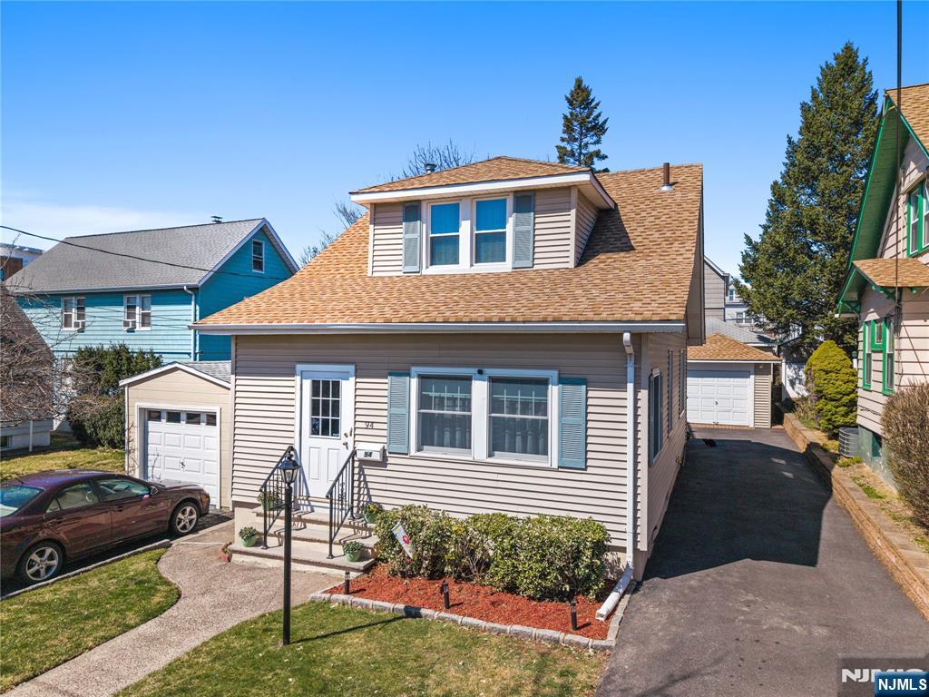 94 Hudson Street, Clifton, New Jersey - 2 Bedrooms  
2 Bathrooms  
5 Rooms - 