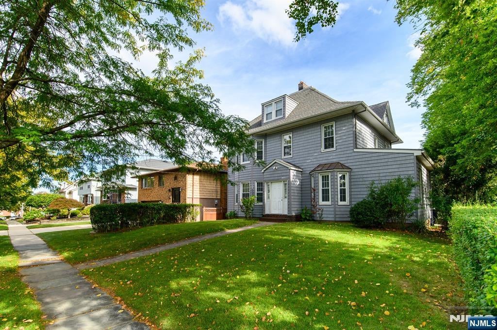 35 E Pierrepont Avenue