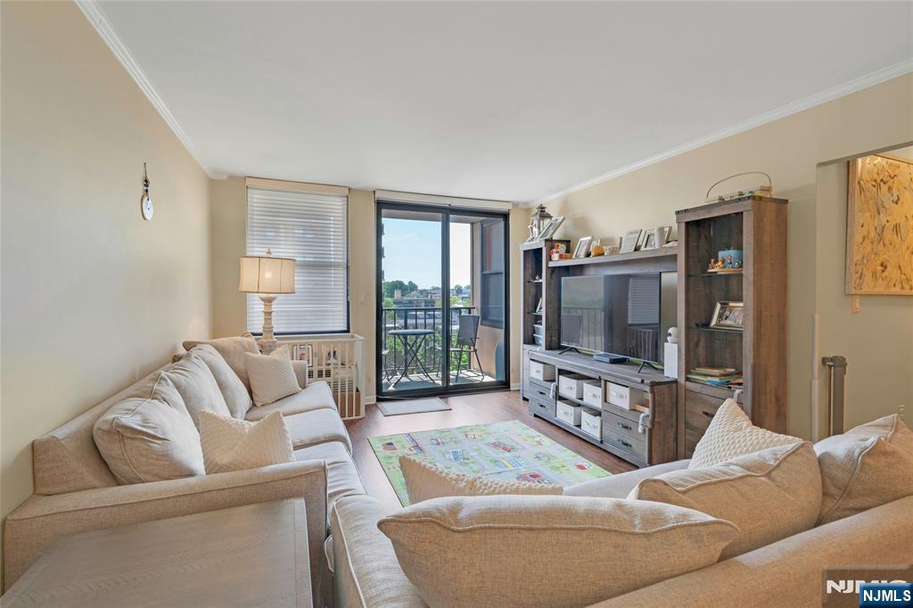 200 Division Street 6G