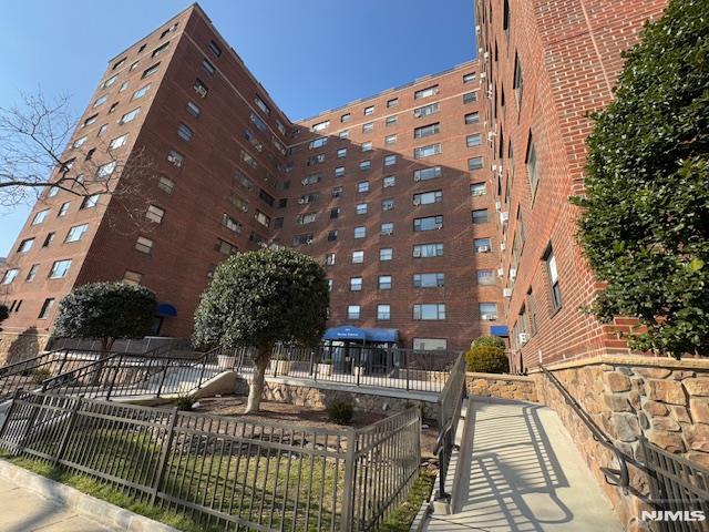 6515 Boulevard E 1F, West New York, New Jersey - 1 Bedrooms  
1 Bathrooms  
3 Rooms - 