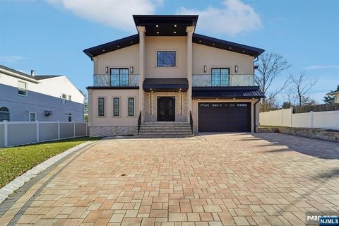 Photo of 24 Holmes Lane, Wayne, NJ 07470 (MLS # 26000477)