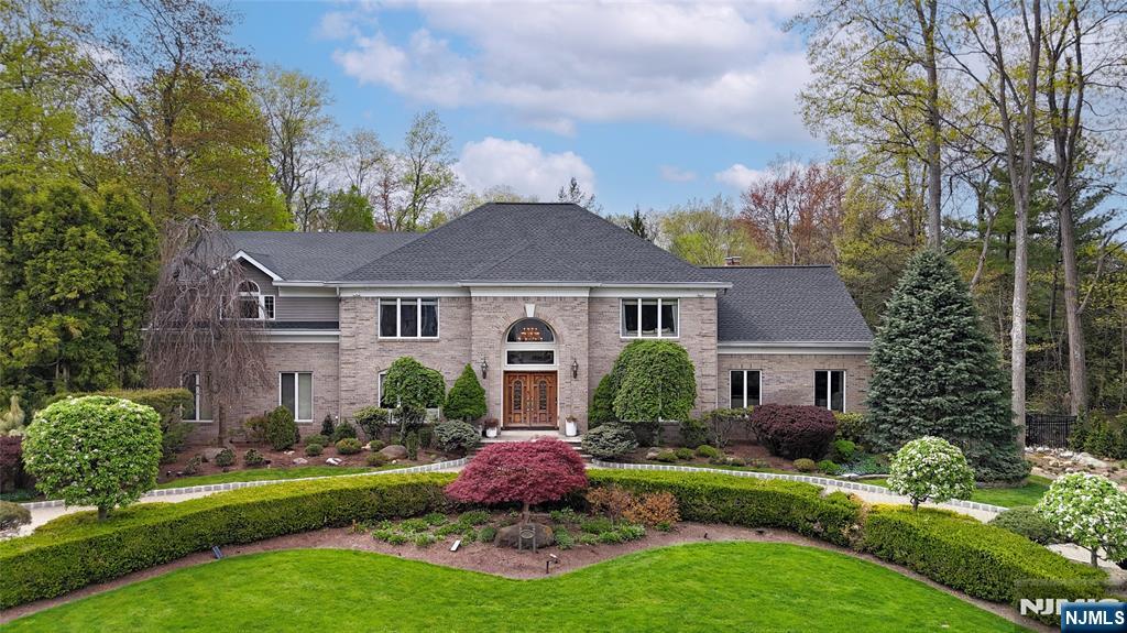 26 Hampshire Road, Mahwah, New Jersey - 6 Bedrooms  
6 Bathrooms  
13 Rooms - 
