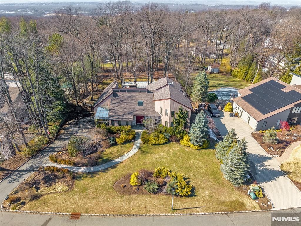 Photo of 17 Brentwood Drive, North Caldwell, NJ 07006 (MLS # 26007799)