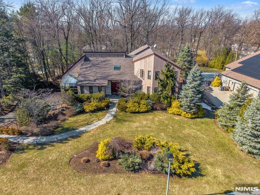 Photo of 17 Brentwood Drive, North Caldwell, NJ 07006 (MLS # 26007799)