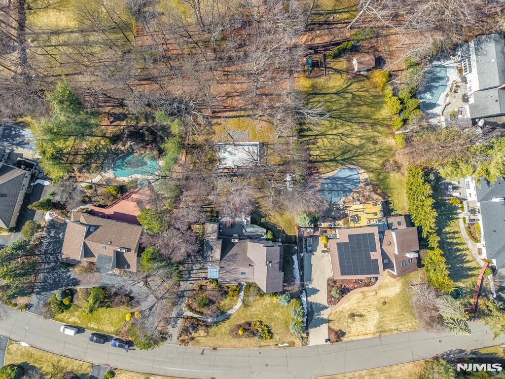 Photo of 17 Brentwood Drive, North Caldwell, NJ 07006 (MLS # 26007799)