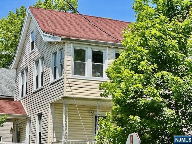 Rental Property at 54 Winant Ave 2nd Floor, Ridgefield Park, New Jersey - Bedrooms: 3 
Bathrooms: 1 
Rooms: 6  - $2,700 MO.