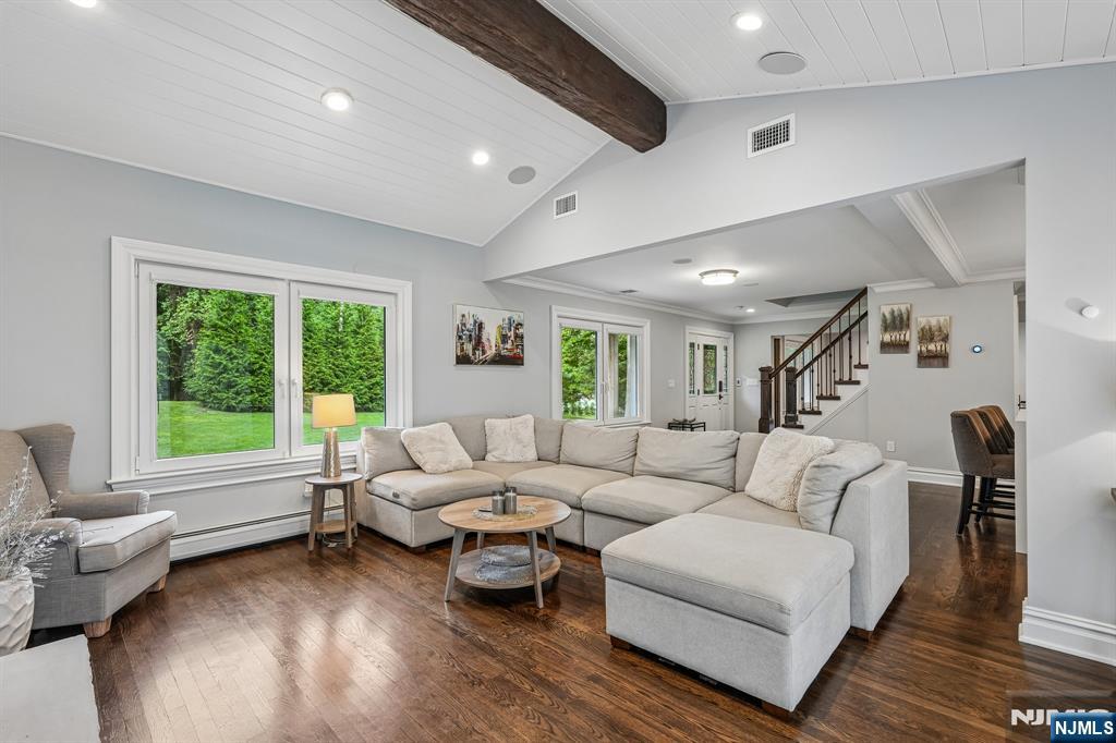 689 Colonial Road