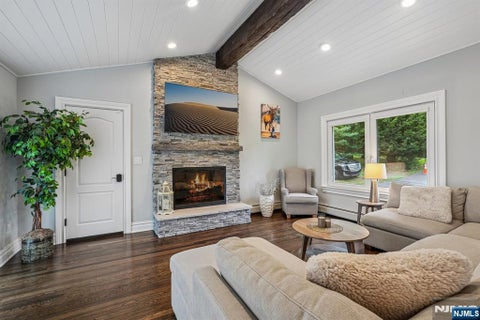 Photo of 689 Colonial Road, Franklin Lakes, NJ 07417 (MLS # 26033683)