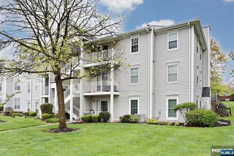 Photo of 1093 Ash Drive, Mahwah, NJ 07430 (MLS # 26013126)