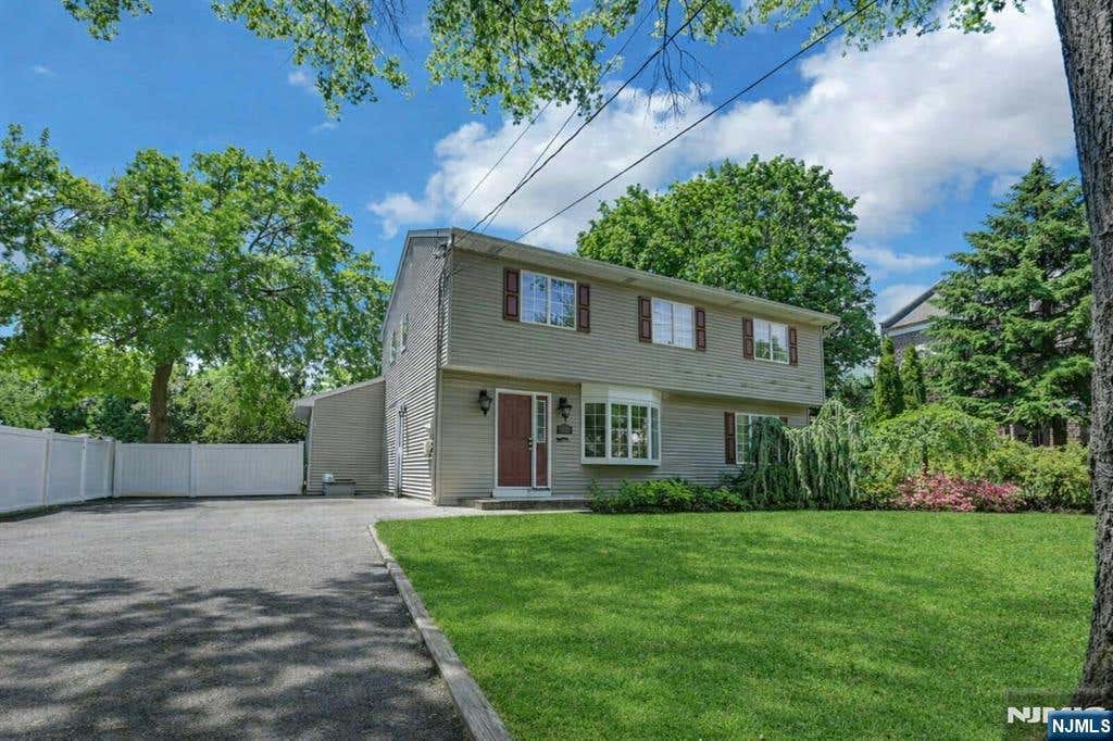 Photo of 44 W Midland Avenue, Paramus, NJ 07652 (MLS # 26013245)