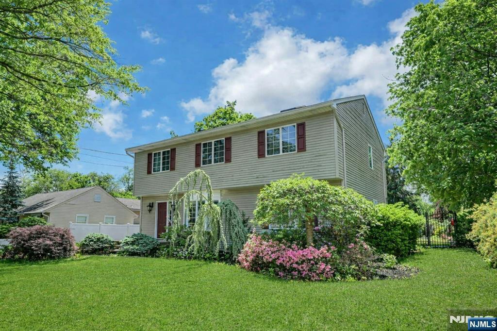 Photo of 44 W Midland Avenue, Paramus, NJ 07652 (MLS # 26013245)