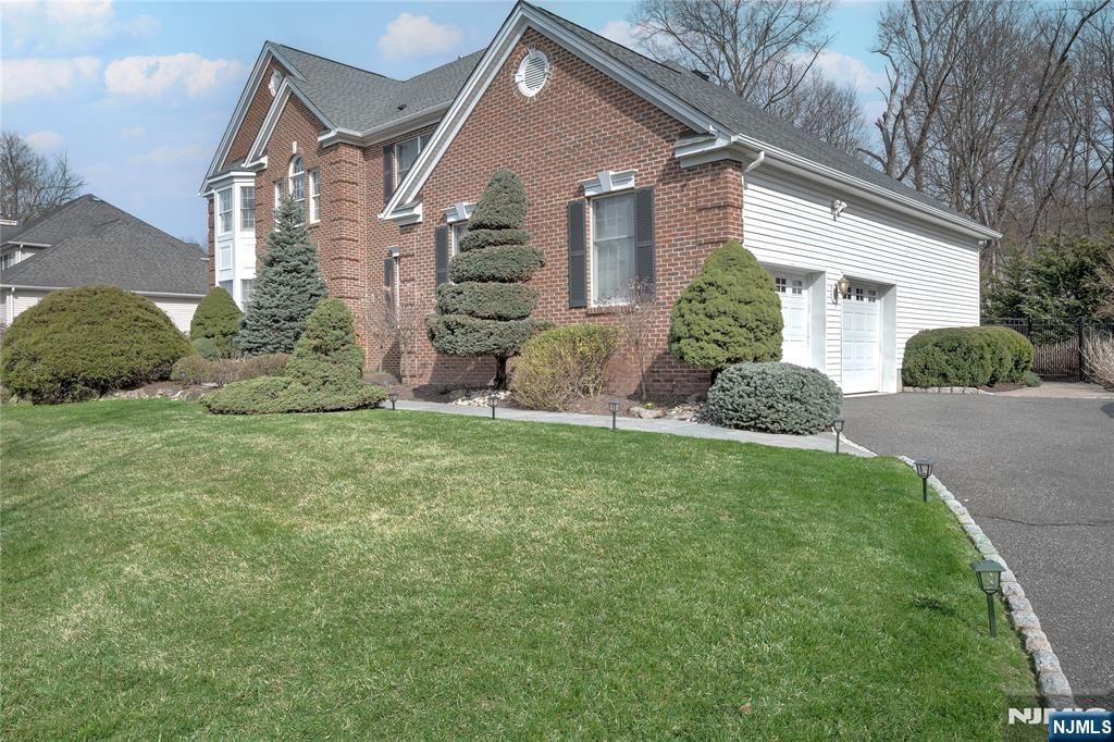 Photo of 4 Reiher Court, West Caldwell, NJ 07006 (MLS # 26011020)