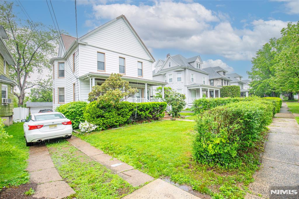 Rental Property at 82 Bergen Ave 1, Ridgefield Park, New Jersey - Bedrooms: 2 
Bathrooms: 1 
Rooms: 6  - $2,800 MO.