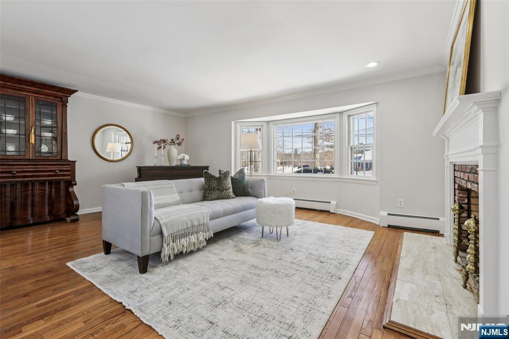 369 W Saddle River Road