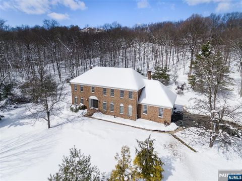 Photo of 11 Clearwater Drive, Kinnelon, NJ 07405 (MLS # 26006319)