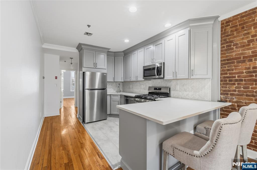919 Park Avenue 3R