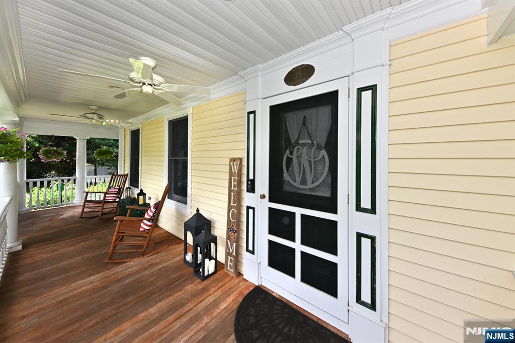 39 Magnolia Avenue