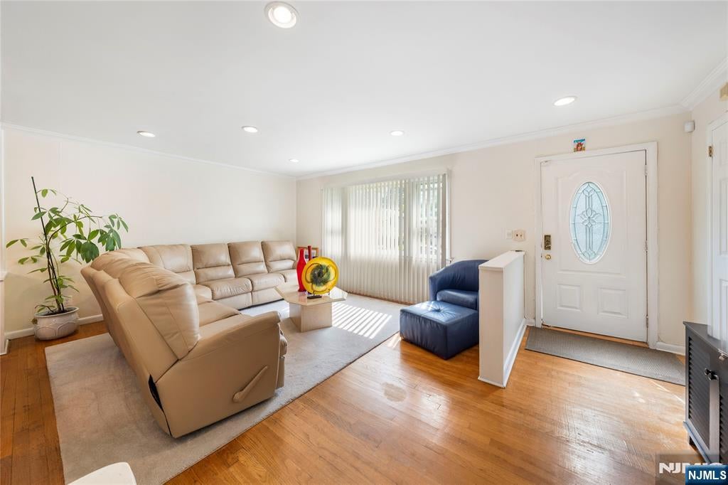 425 Adrianne Court