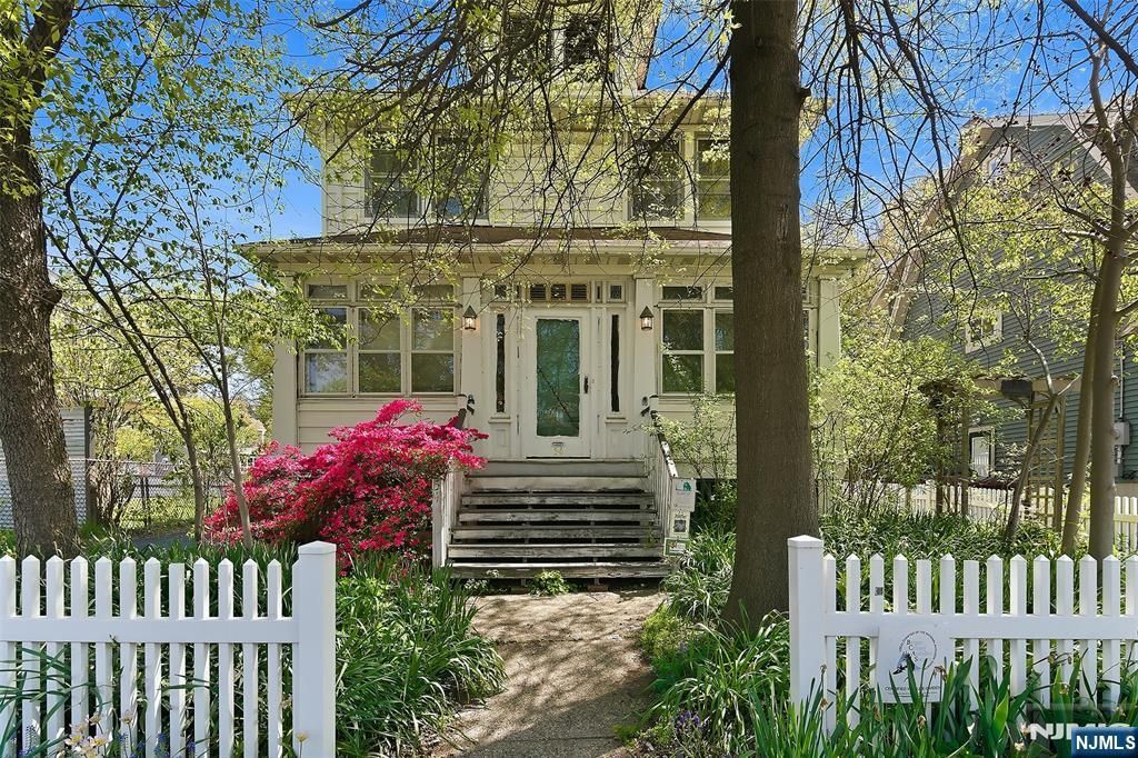 Photo of 54 Rochelle Avenue, Rochelle Park, NJ 07662 (MLS # 26014738)