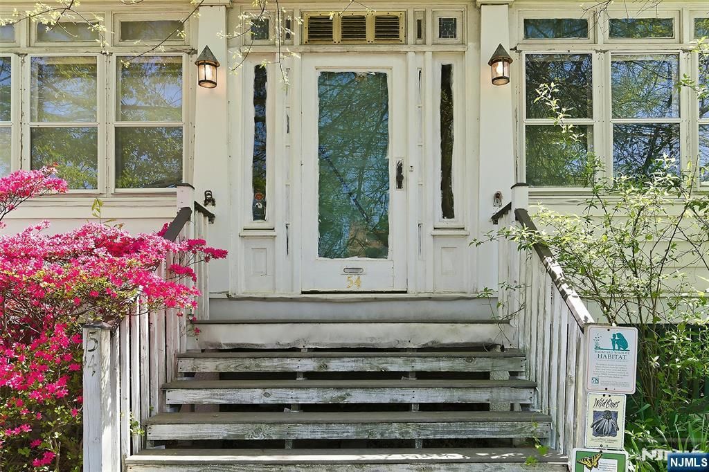 Photo of 54 Rochelle Avenue, Rochelle Park, NJ 07662 (MLS # 26014738)