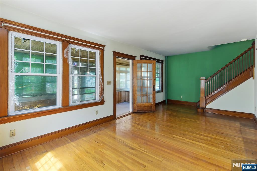 54 Rochelle Avenue