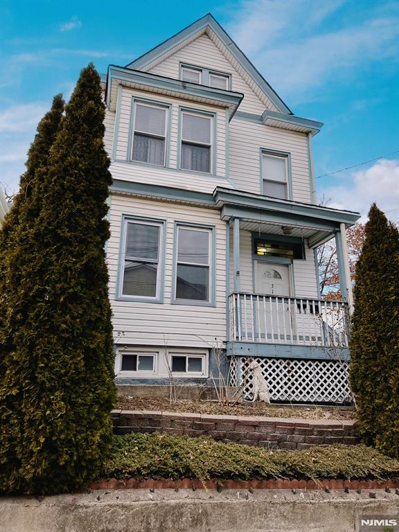 317 8th St, Prospect Park, New Jersey - 3 Bedrooms  
1 Bathrooms  
6 Rooms - 