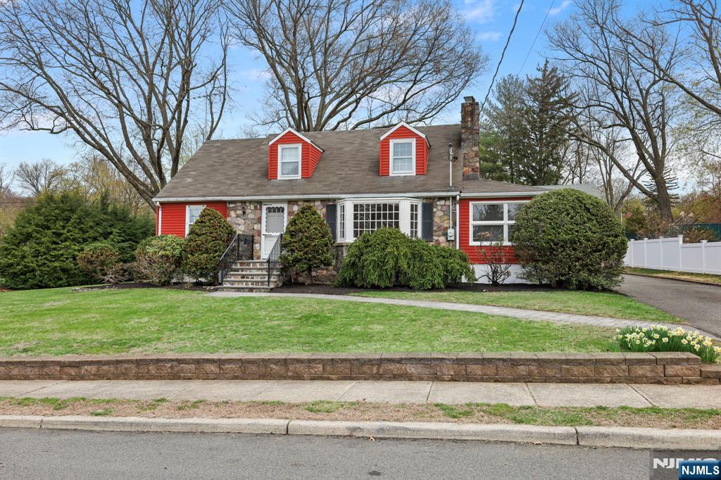 Property for Sale at 34 Garret Place, Midland Park, New Jersey - Bedrooms: 4 
Bathrooms: 2 
Rooms: 7  - $829,000