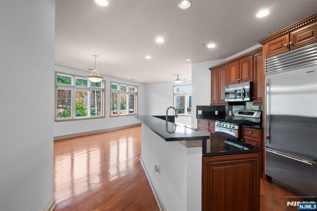 7400 River Road 438