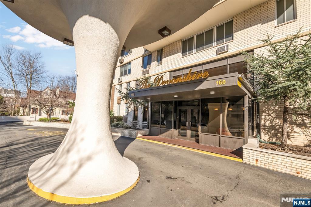 160 Overlook Avenue 3A