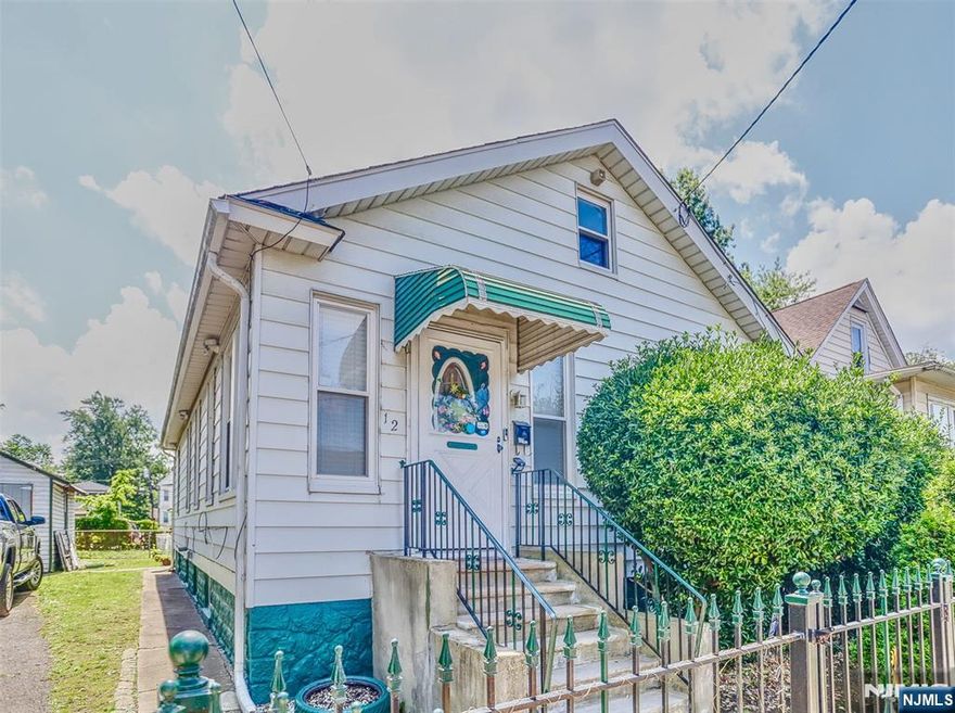 Beautiful two-bedroom starter home on a fenced-in lot, offering a private backyard, a wide driveway, and a detached garage. The roof and windows have all been recently replaced with a transferable warranty. This property is a true hidden gem, located on a quiet residential block while still being close to major highways.