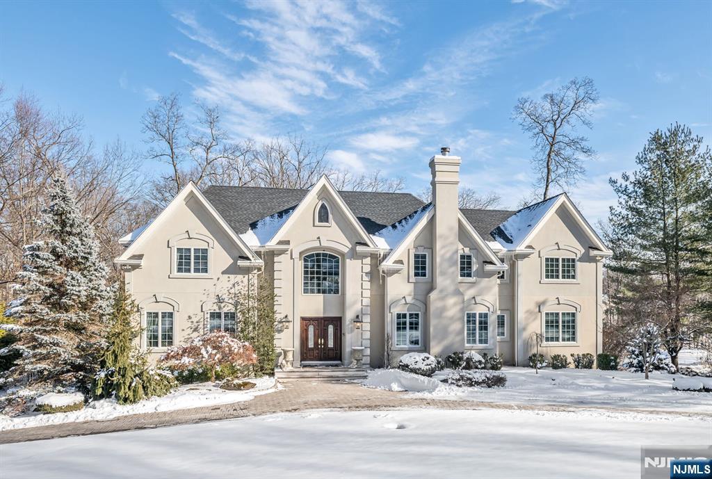 Property for Sale at 55 Old Chimney Road, Upper Saddle River, New Jersey - Bedrooms: 5 
Bathrooms: 6 
Rooms: 15  - $2,095,000