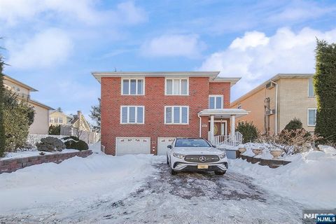 Photo of 2460 1st St, Fort Lee, NJ 07024 (MLS # 26003421)