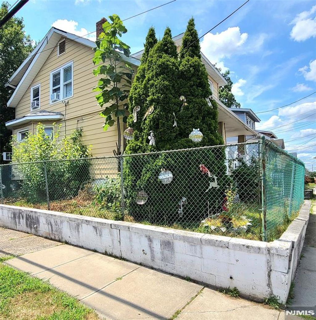 Photo of 300302 19th Avenue, Paterson, NJ 07504 (MLS # 25042280)