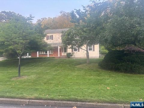 13 Heritage Road Old Tappan NJ 07675