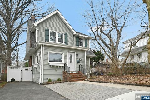 17 Cottage Place Leonia NJ 07605