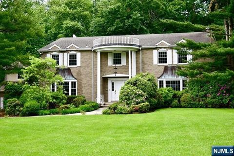 Photo of 23 Pike, Alpine, NJ 07620 (MLS # 25031879)