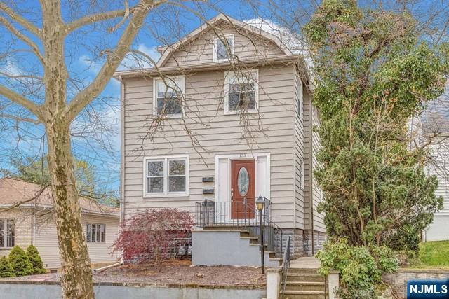 Rental Property at 133 Ohlson Ave 2, Nutley, New Jersey - Bedrooms: 3 
Bathrooms: 2 
Rooms: 7  - $3,000 MO.