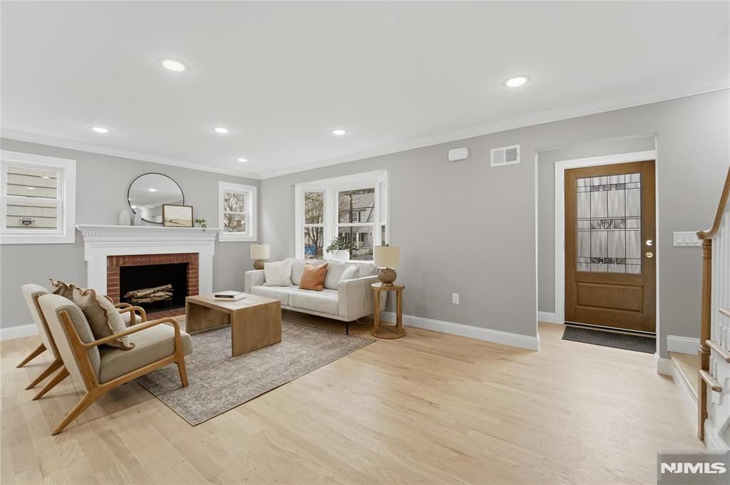 Photo of 64 Morningside Road, Verona, NJ 07044 (MLS # 26008922)