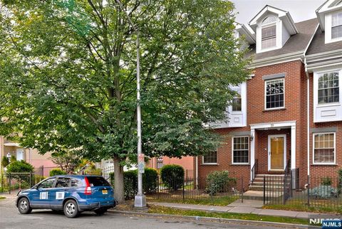 79 Carlton Street East Orange NJ 07017