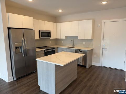 Photo of 470 Main St #610, Fort Lee, NJ 07024 (MLS # 26014712)