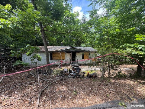 Photo of 40 Forest Avenue, Montvale, NJ 07645 (MLS # 26023167)