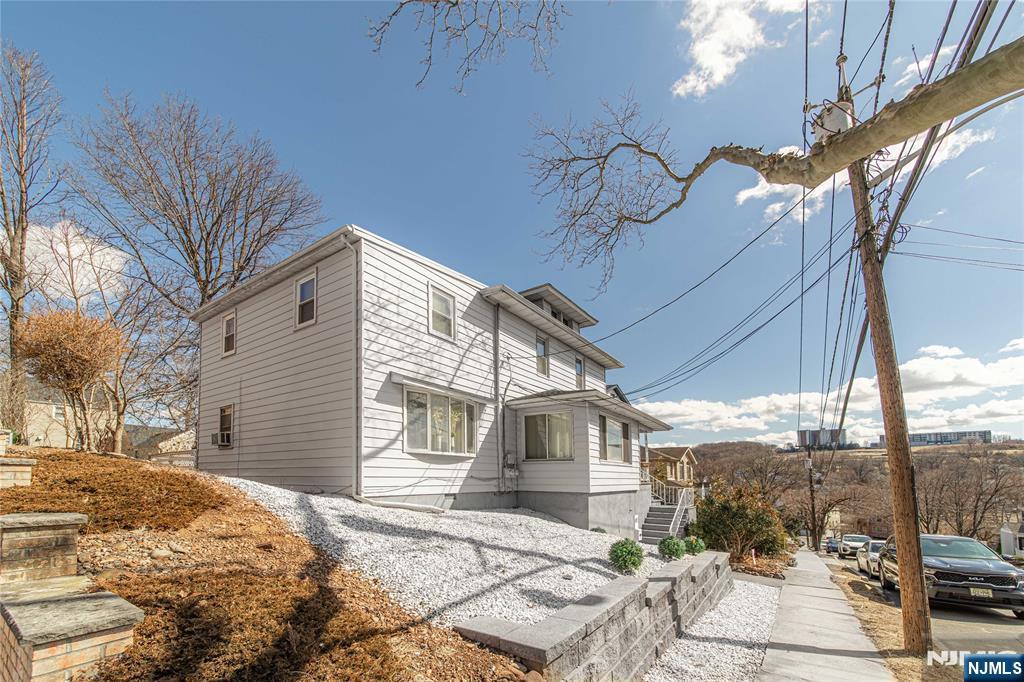 811 Pleasantview Terrace