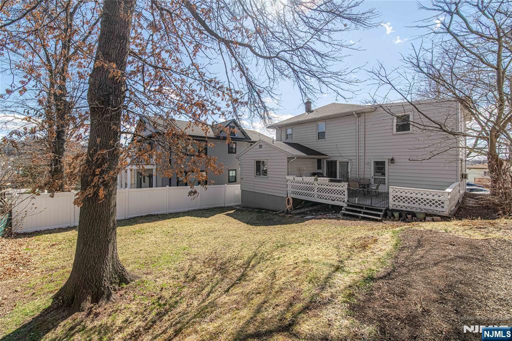 Property for Sale at 811 Pleasantview Terrace, Ridgefield, New Jersey - Bedrooms: 5 
Bathrooms: 2 
Rooms: 11  - $849,000