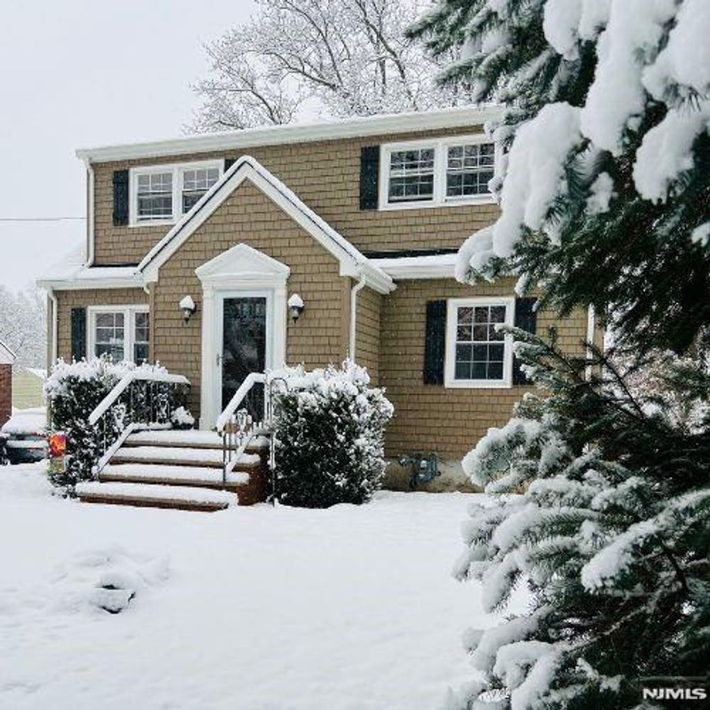 Photo of 15 Onyx Terrace, North Haledon, NJ 07508 (MLS # 25042489)