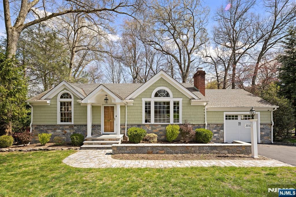 Photo of 306 Sunset Boulevard, Wyckoff, NJ 07481 (MLS # 26012731)