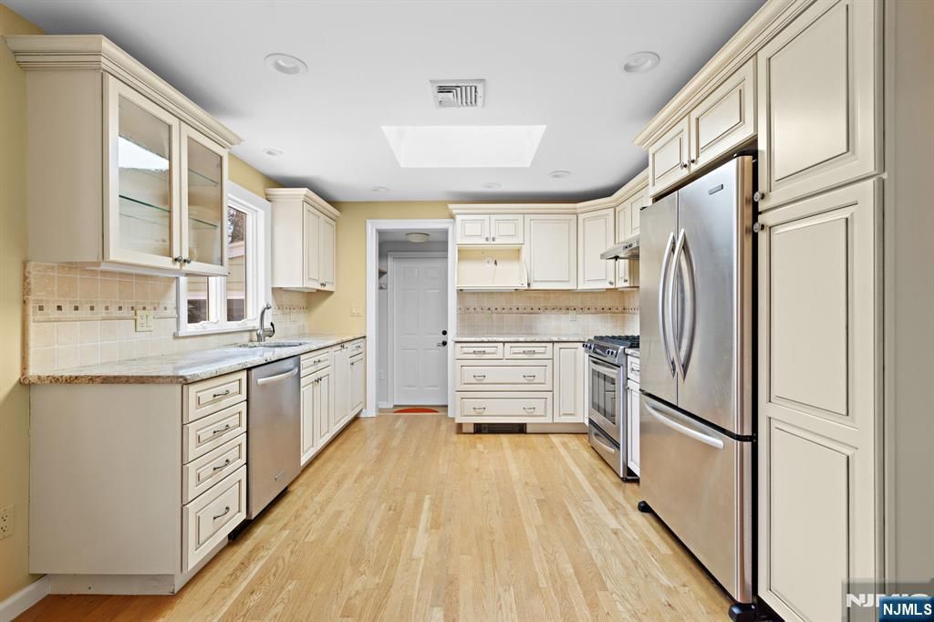 Photo of 306 Sunset Boulevard, Wyckoff, NJ 07481 (MLS # 26012731)